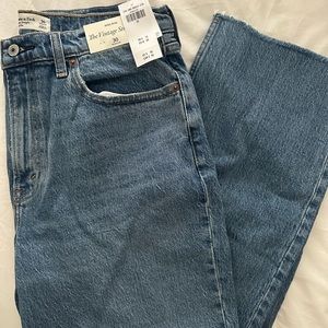 NWT Women’s Abercrombie & Fitch High-Rise Vintage Straight Jeand